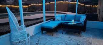 Dori's Oasis: 3-bedroom house in Cocoa with WiFi, AC & Pool