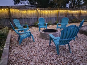 Property grounds - Dori's Oasis: 3-bedroom house in Cocoa with WiFi, AC & Pool (Cocoa)