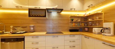 Fridge, microwave, oven, stovetop