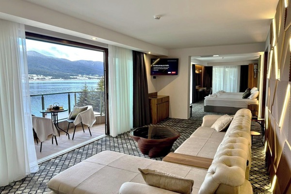 Deluxe Apartment, Balcony, Lake View | Desk, laptop workspace, WiFi (free)