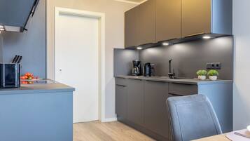 Refrigerador, horno, parrilla de estufa y lavavajillas