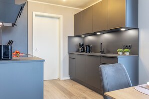 Kühlschrank, Ofen, Herdplatte, Geschirrspüler