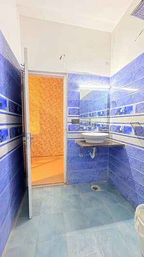 Deluxe-fællessovesal - mænd/kvinder | Badeværelse | Bruser, gratis toiletartikler, håndklæder, Sæbe