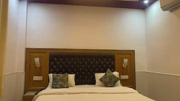Superior Double Room, Mountain View | Egyptian cotton sheets, premium bedding, memory foam beds, free WiFi
