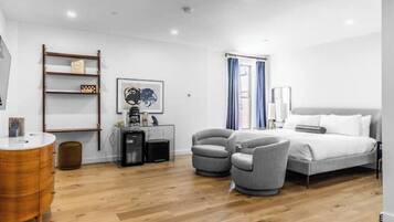 1 bedroom, desk, WiFi, bed sheets