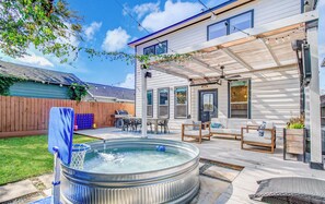 Terrace/patio - 3BD Houston Heights Hideaway with Outdoor Paradise (Houston)