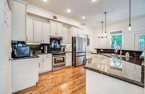 Microwave, oven, stovetop, dishwasher - 3BD Houston Heights Hideaway with Outdoor Paradise (Houston)