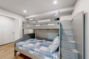 6 bedrooms, WiFi, bed sheets