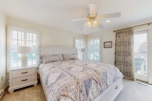 6 bedrooms, WiFi, bed sheets