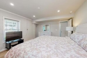 6 bedrooms, WiFi, bed sheets