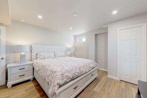 6 bedrooms, WiFi, bed sheets