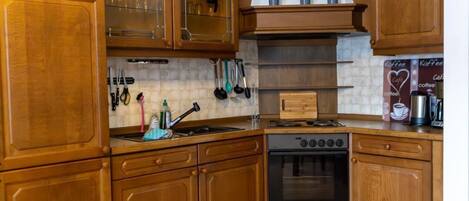 Fridge, coffee/tea maker, high chair