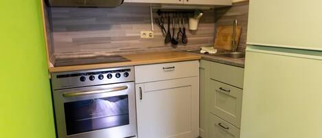 冰箱、茶具/咖啡用具、高脚椅