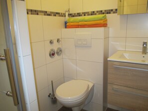Shower, towels