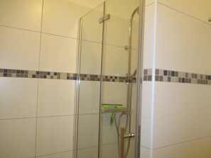 Shower, towels