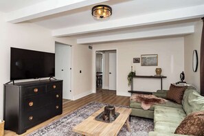 Televisión y oficina 