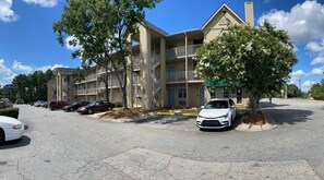 Front of property - Live In Lodge (Marietta)