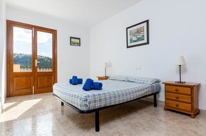 3 chambres, fer et planche à repasser
