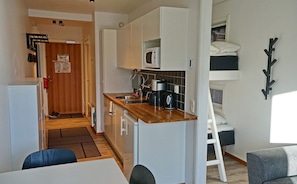 Economy Studio, Mountain View | Dapur peribadi | Peti sejuk, ketuhar gelombang mikro, dapur 