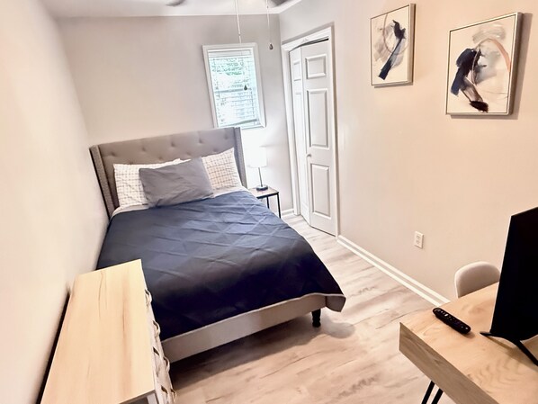 2 bedrooms, desk, iron/ironing board, free WiFi