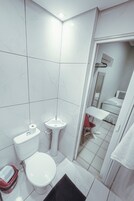 Ducha, toallas, jabón, shampoo