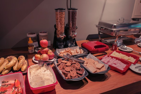 Petit déjeuner en libre-service compris tous les jours