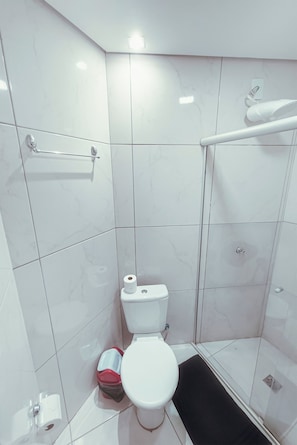 Standard Double Room, Private Bathroom | Bathroom