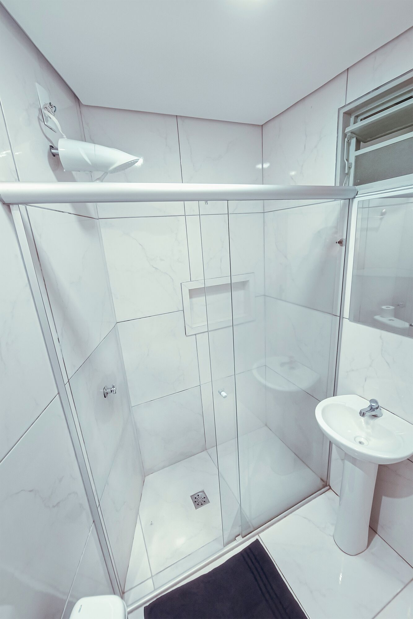 Quarto casal standard, banheiro privativo | Banheiro | Chuveiro, toalhas de banho, sabonete, shampoo