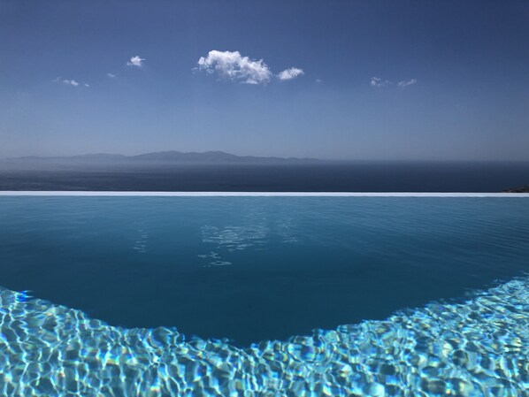 2 piscines extérieures