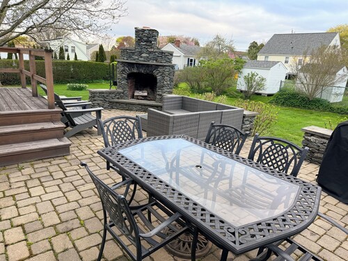 Great Cape House with Outdoor Living near the Beaches