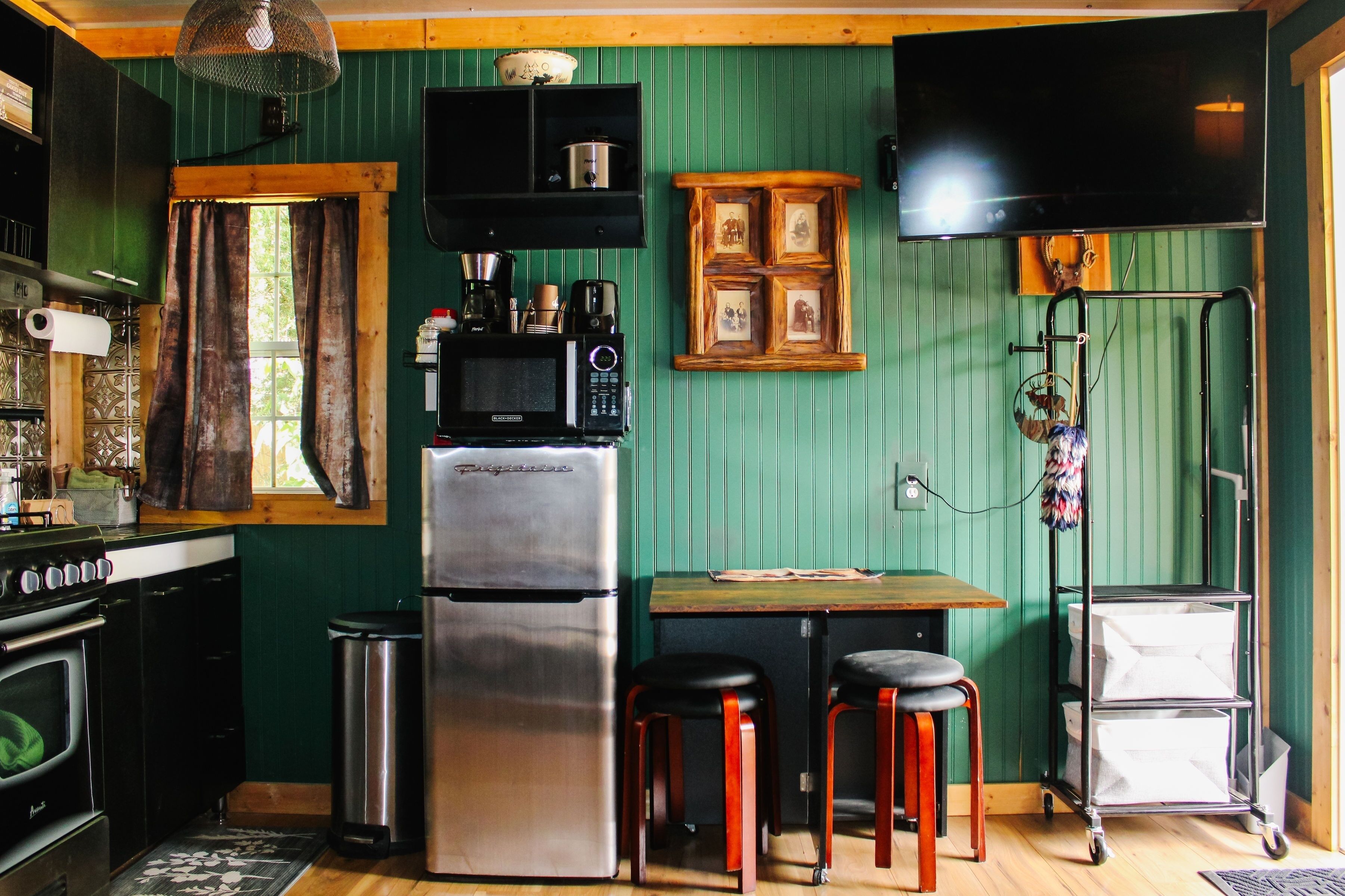 Fridge, microwave, oven, coffee/tea maker