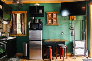 Fridge, microwave, oven, coffee/tea maker