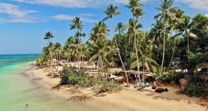 Deluxe Beach condo with WiFi, AC in gorgeous El Portillo, Las Terrenas