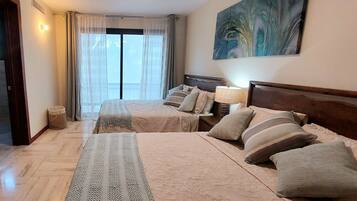 2 bedrooms, in-room safe, desk, iron/ironing board