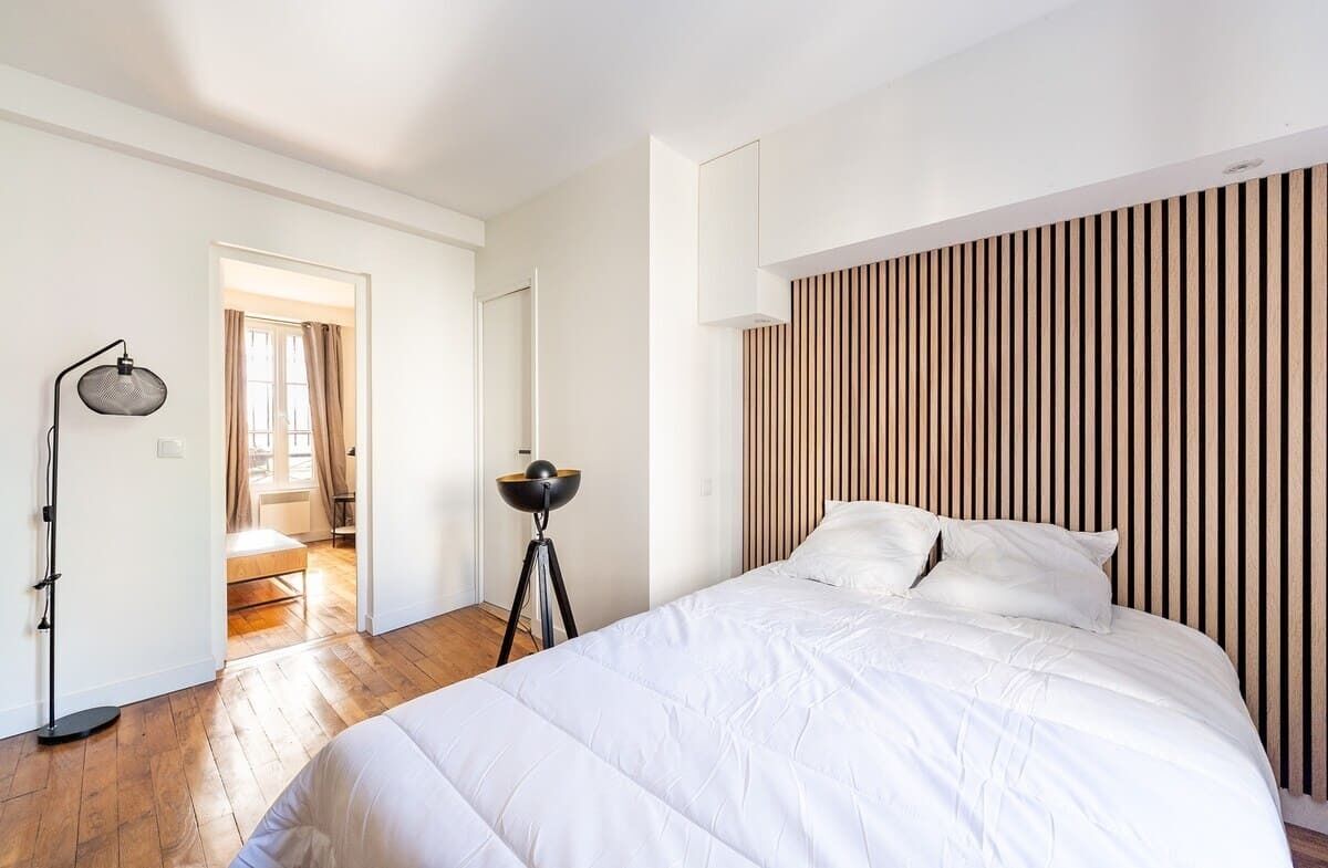 1 dormitorio, escritorio, tabla de planchar con plancha y wifi