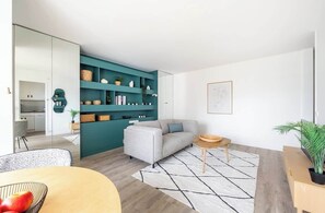Téléviseur, bureau
