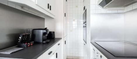 Coffee/tea maker, fridge, microwave, oven