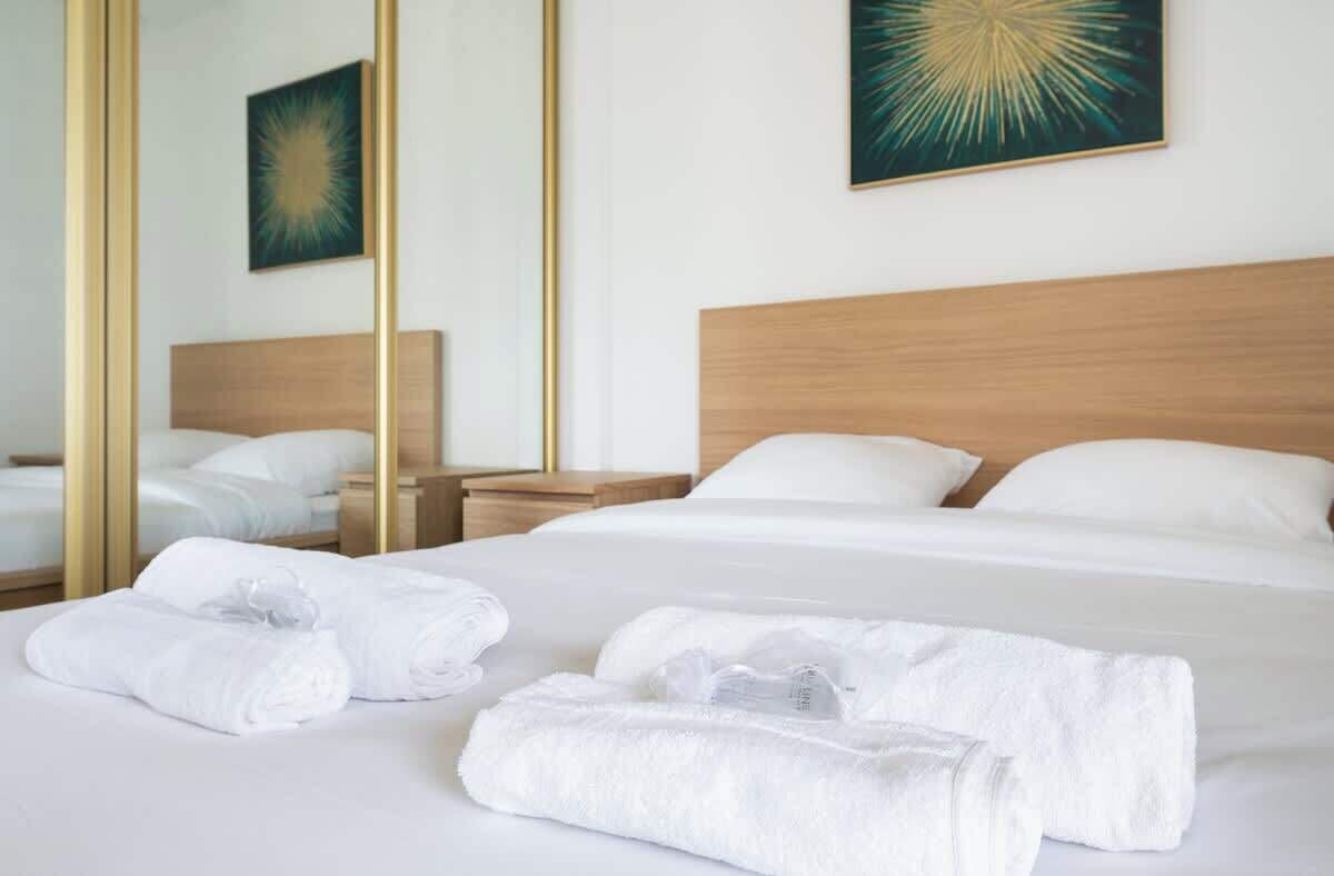 Bureau, fer et planche à repasser, Wi-Fi, draps fournis