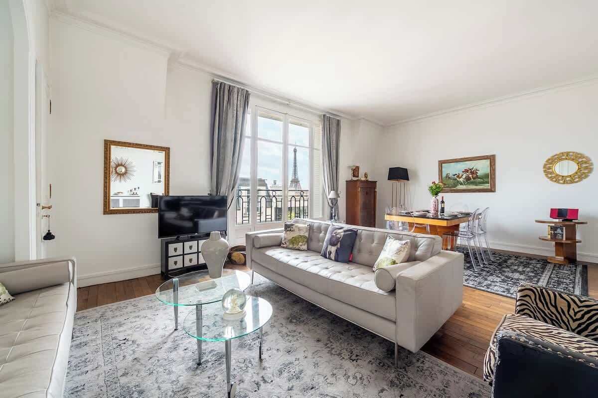 Fernseher, Stereoanlage, Arbeitsbereiche