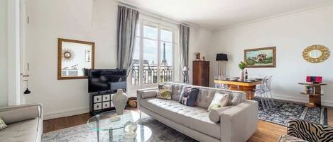 Fernseher, Stereoanlage, Arbeitsbereiche