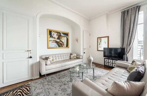 TV, impianto stereo, studio