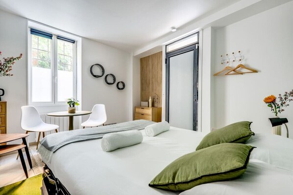 1 bedroom, desk, free WiFi, bed sheets