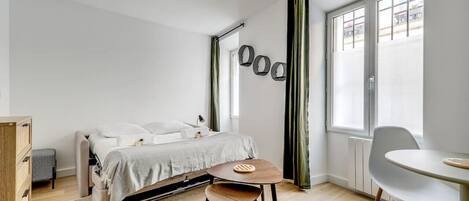 1 bedroom, desk, free WiFi, bed sheets
