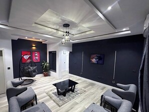 Appartement Familial, balcon, vue ville | Coin séjour