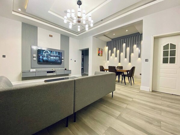 Family Apartment, Balcony, City View | Living area