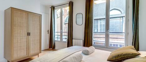 1 bedroom, desk, free WiFi, bed sheets