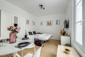 Iron/ironing board, travel crib, free WiFi, bed sheets