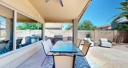 Come Vacation in your own Private Pool & Spa!!!
