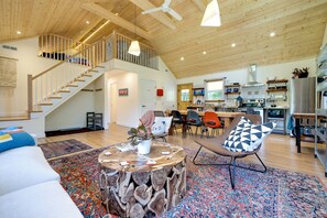 Smart-TV, Bücher, Stereoanlage