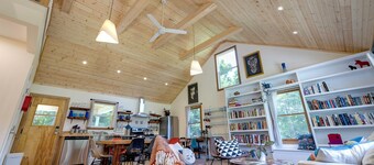 Cozy European Cottage at Lake Arrowhead near Shenandoah National Park entrance